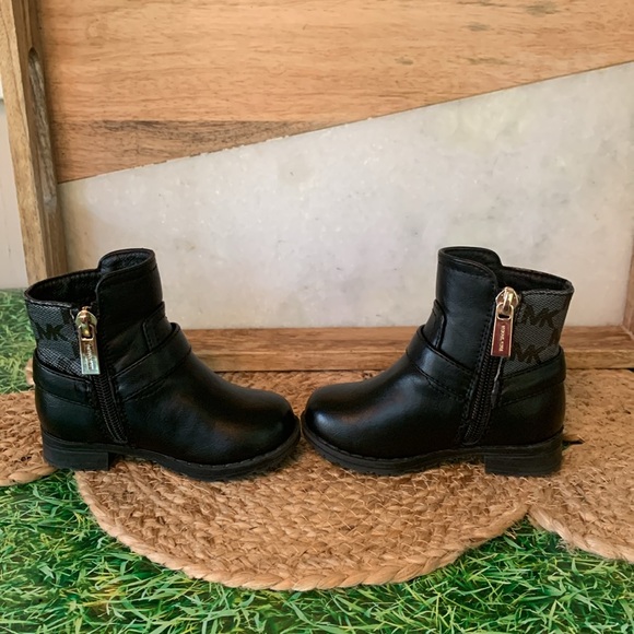 FREE WITH PURCHASE******* 
Michael Kors little girls black boots, size 5, EUC - Picture 5 of 12